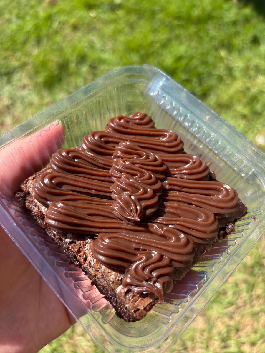 Brownie LK coberto com ganache de chocolate ao leite